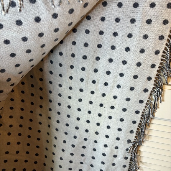 Foxford throw blanket 100% lambswool gray and white polka dot fringe Ireland - Picture 7 of 8